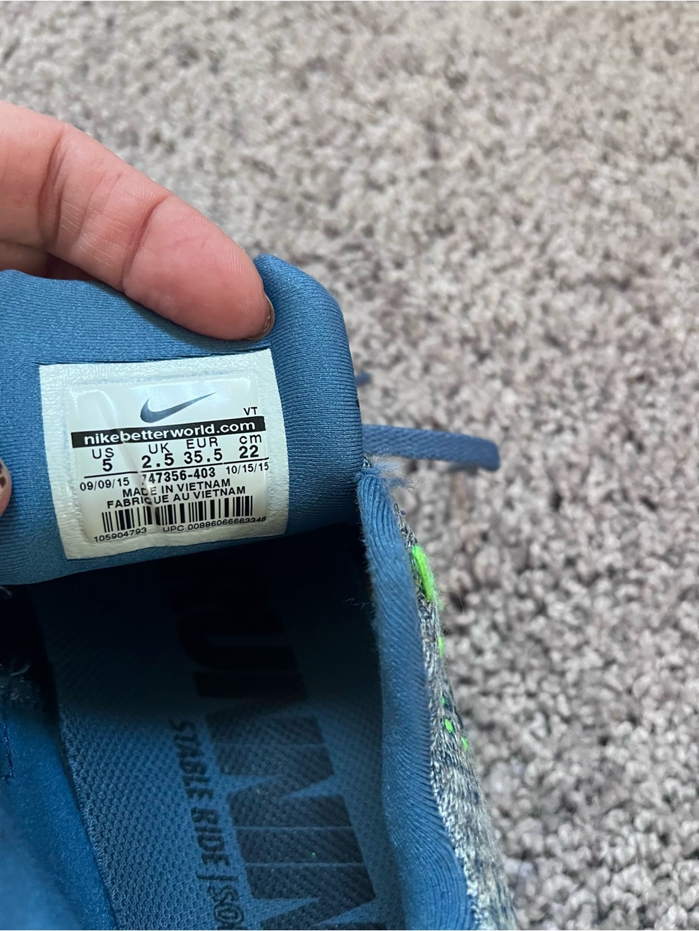 Nike woman’s Blue and Neon Green Running Sneakers - Picture 4 of 4